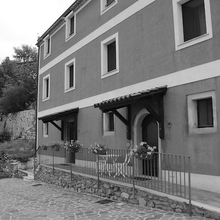 B&B La Casa Rossa Paola Exterior foto